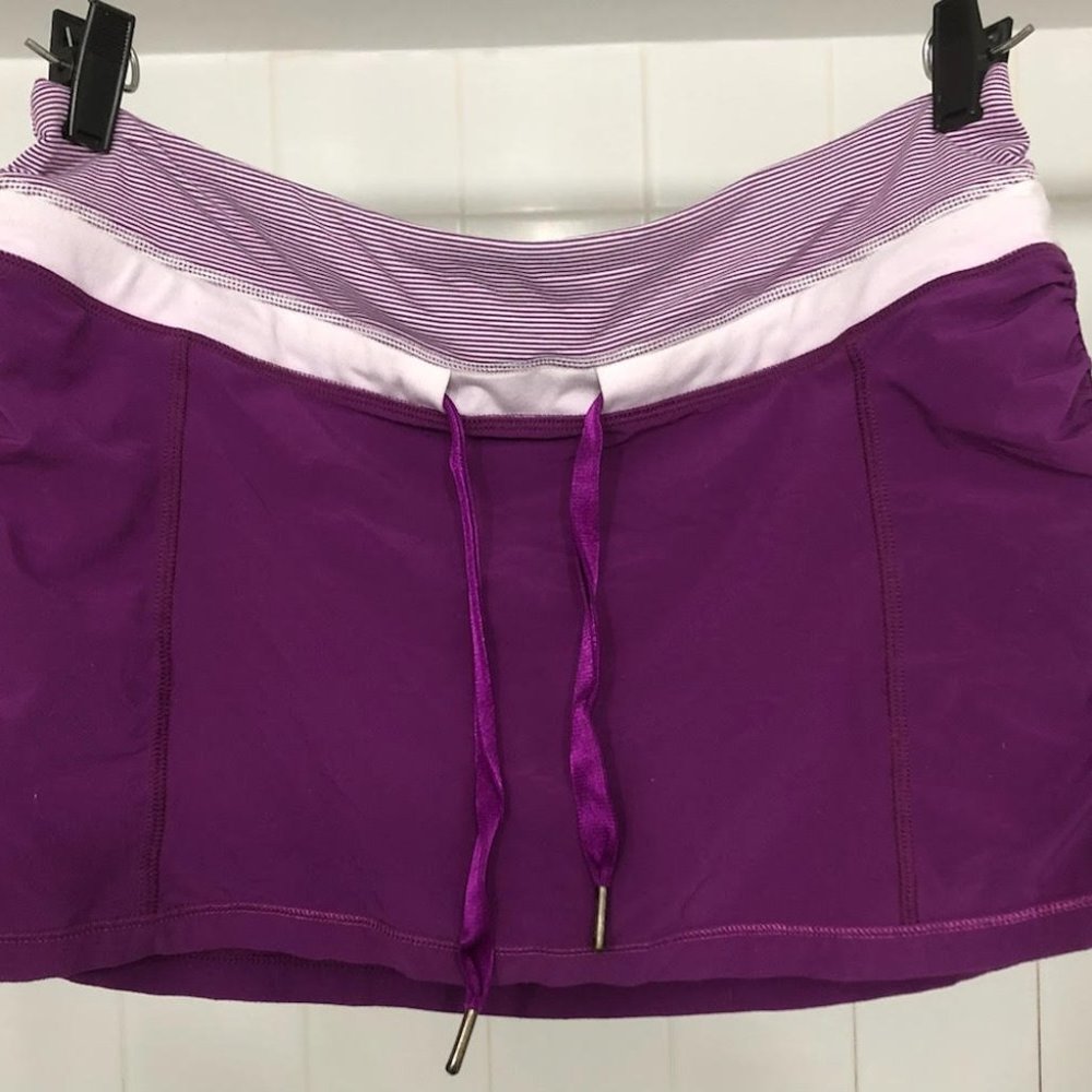 WOMANS LULULEMON ATHLETIC SKIRT SIZE 8